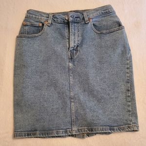 Levi's Denim Skirt Size 8 *Never Worn*